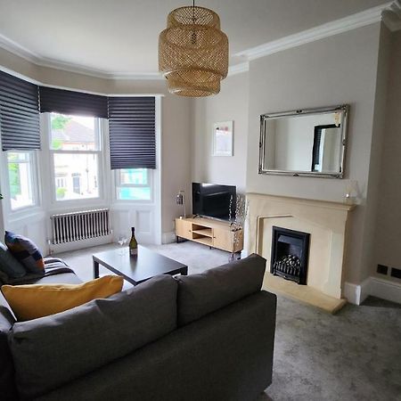 Contemporary Beach Apartment Brighton ภายนอก รูปภาพ