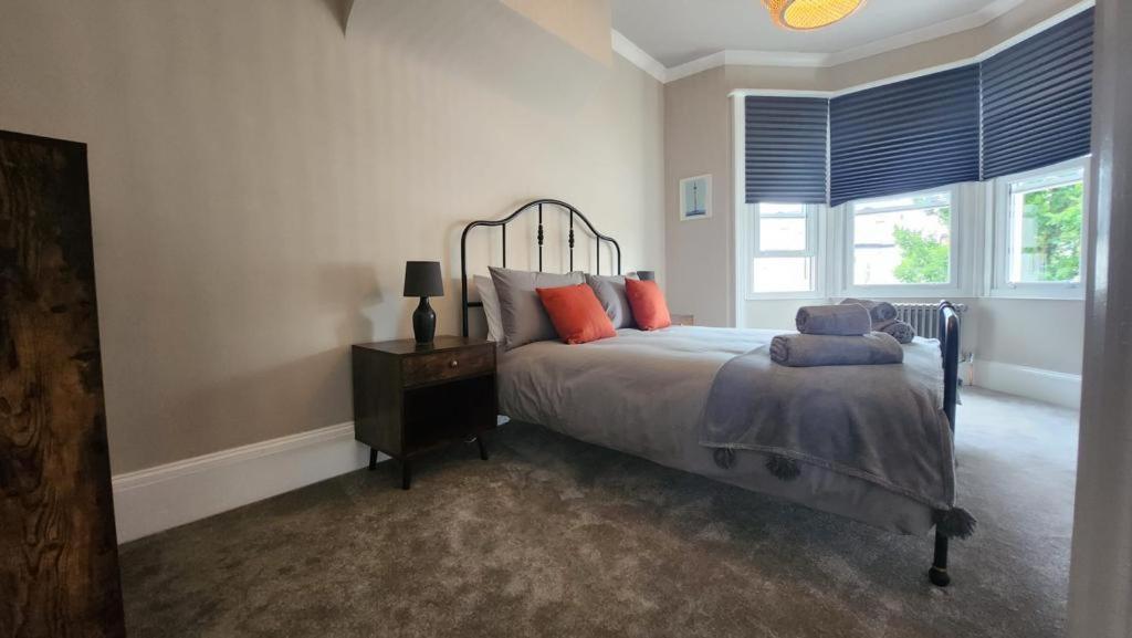 Contemporary Beach Apartment Brighton ภายนอก รูปภาพ