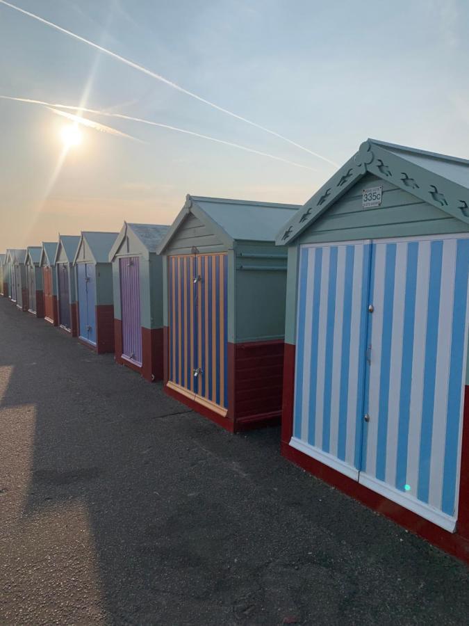 Contemporary Beach Apartment Brighton ภายนอก รูปภาพ