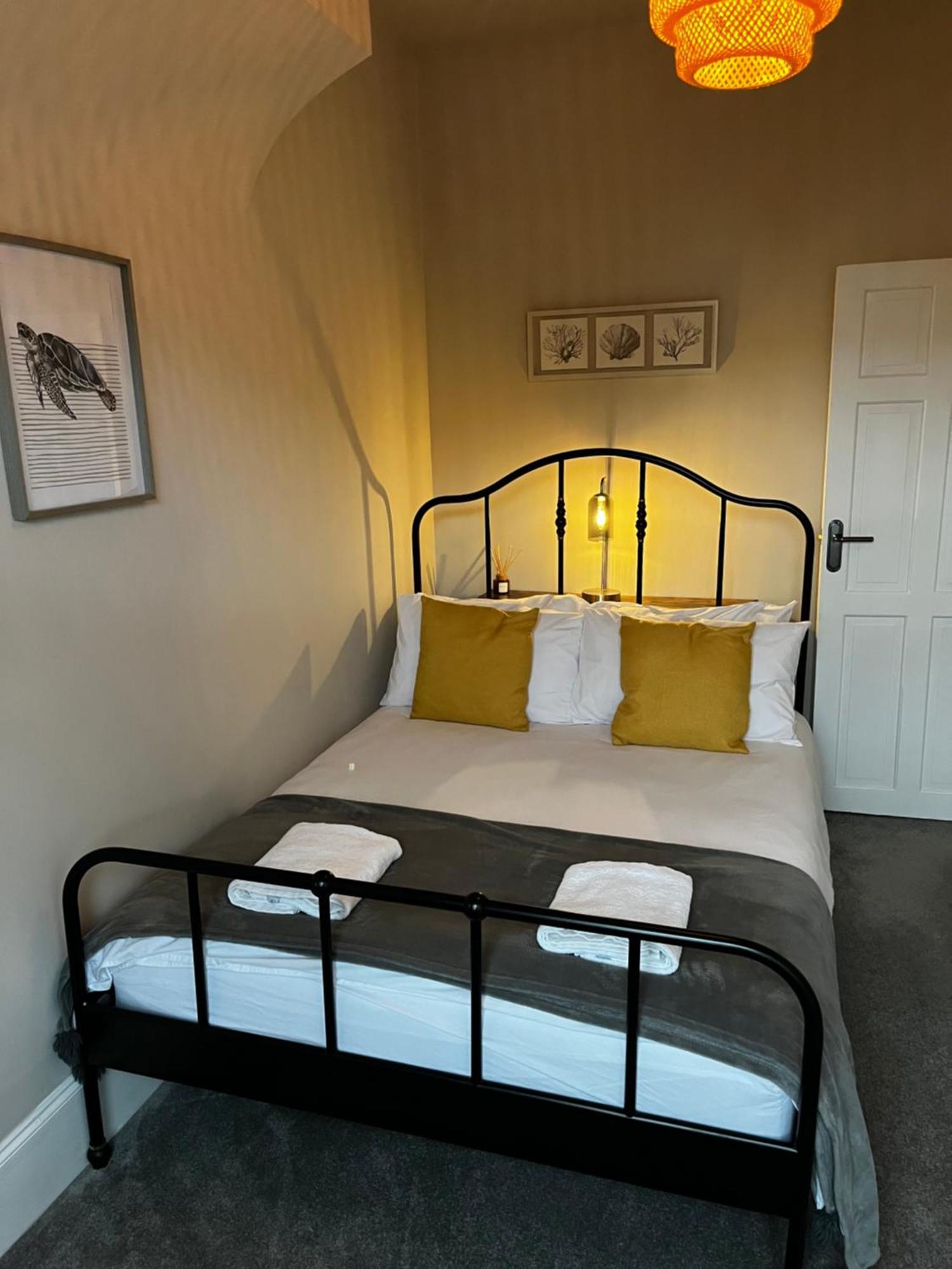 Contemporary Beach Apartment Brighton ภายนอก รูปภาพ